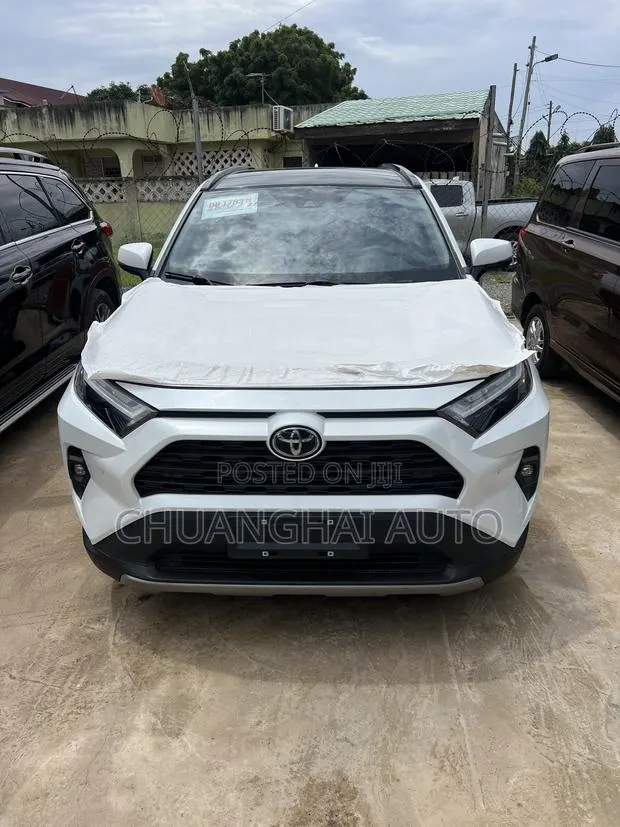 Toyota RAV4 2023 White · Photo 1