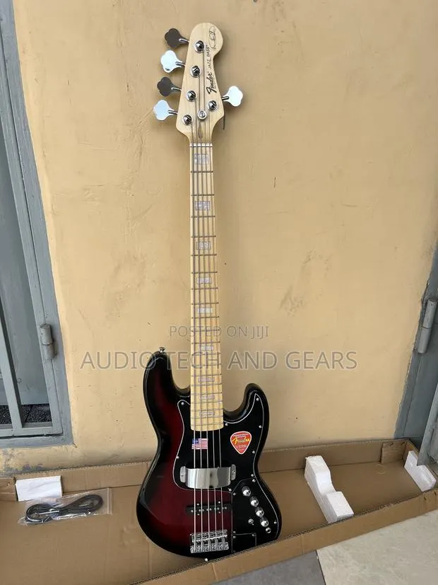 Fender Bass Guitar (Active) · Photo 1