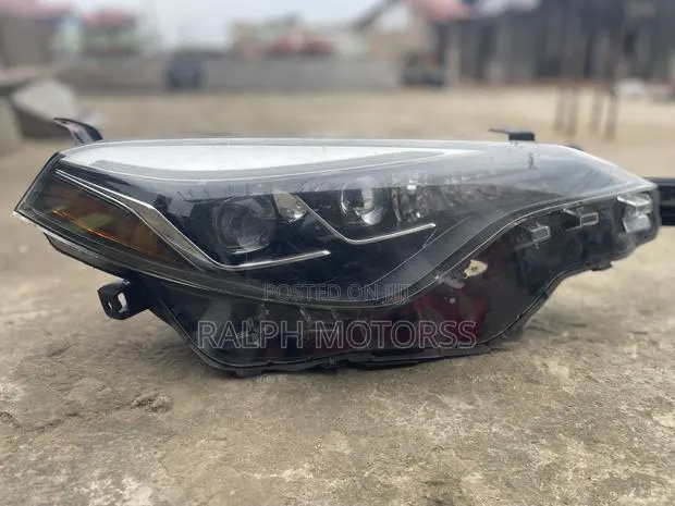 Corolla 2018 Headlight · Photo 1