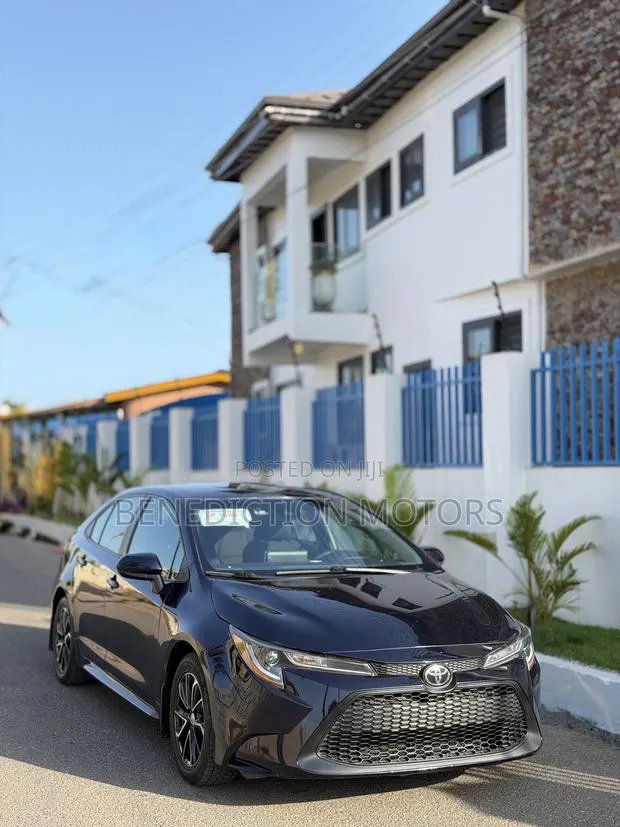 Toyota Corolla LE 2020 Blue · Photo 1