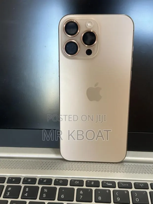 Apple iPhone 16 Pro Max 256 GB Gold · Photo 1