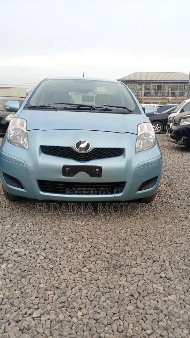 Toyota Vitz 1.3 AWD 3dr 2010 Green · Photo 1
