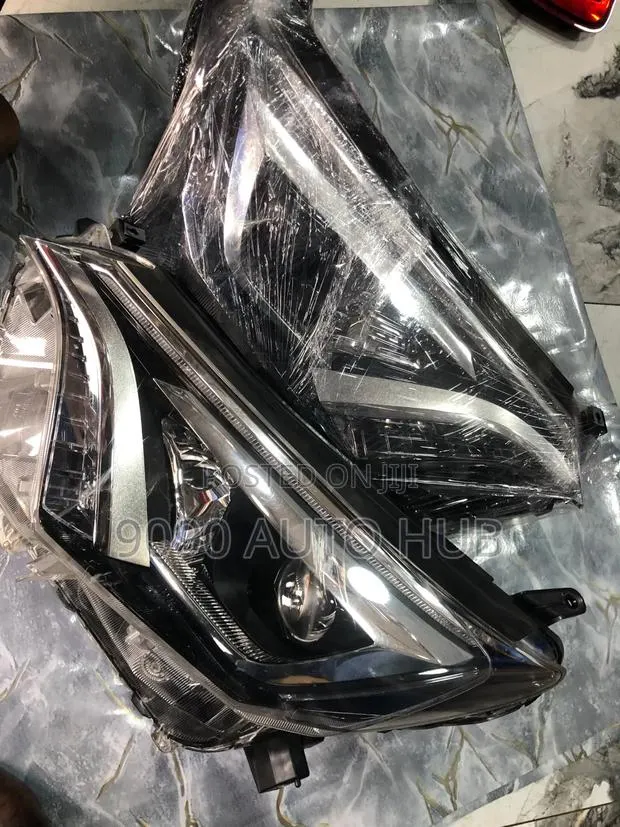 Toyota RAV4 2016 2017 2018 Headlight – Premium OEM | Foreign Used · Photo 1