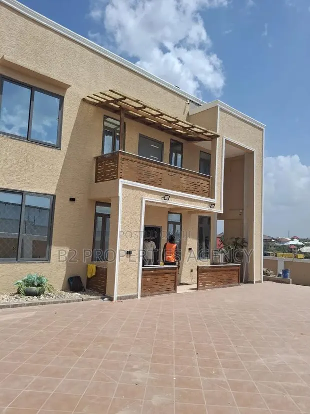 Furnished 4bdrm Mansion in B2 Properties Agency, Kumasi Metropolitan · Photo 1