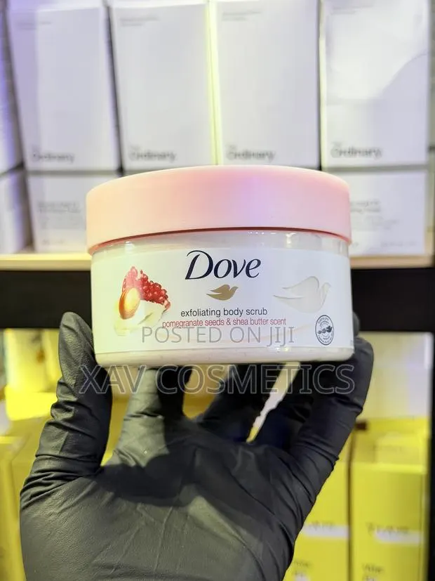 Dove Pomegranate Seeds and Shea Butter Scent Scrub · Photo 1