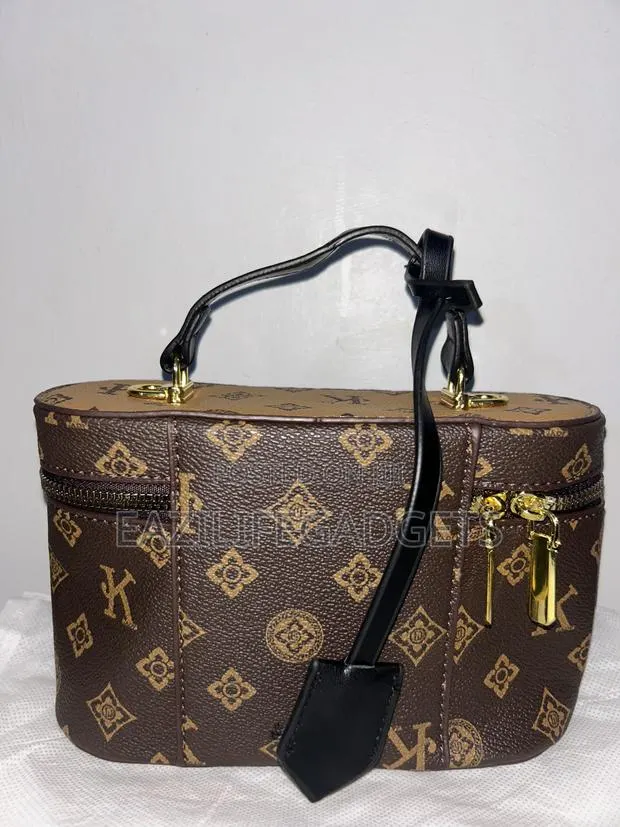 Brown Monogram Handbag · Photo 2