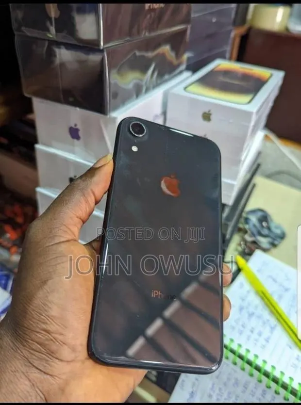 Apple iPhone XR 64 GB Black · Photo 1