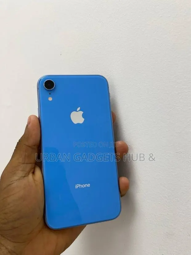 Apple iPhone XR 64 GB Blue · Photo 1