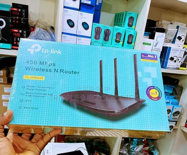 Tp Link Wi-Fi Repeater/Extender · Photo 1