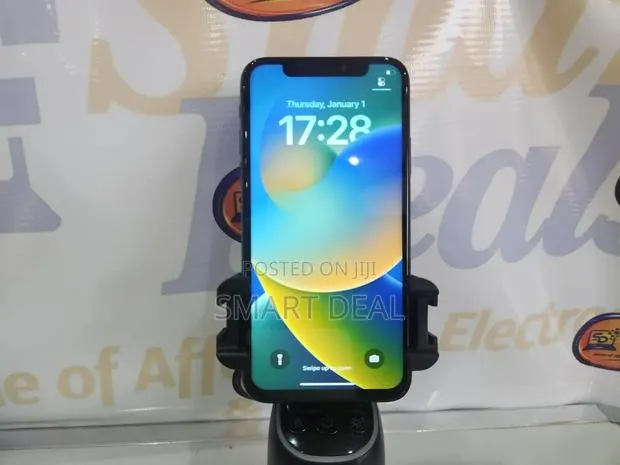 Apple iPhone X 64 GB Black · Photo 1