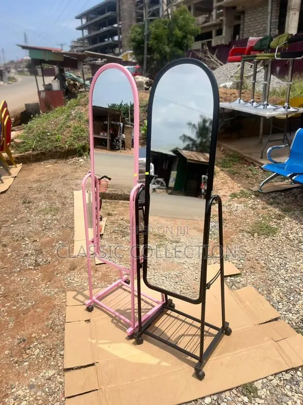 Standing Mirror With Wheels · Photo 1