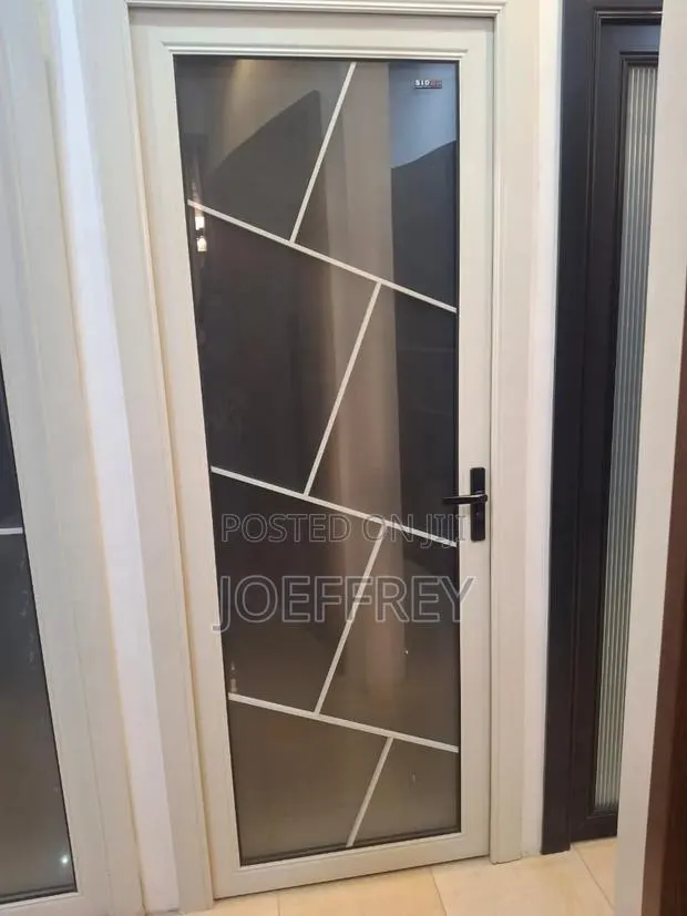 Wash Room Termpared Glass Door · Photo 1