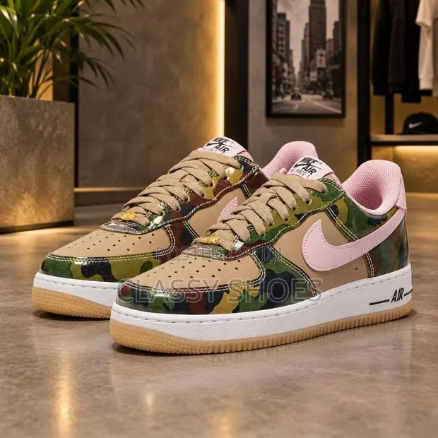 Nike Airforce1 Low 07 Lv 8 Patent Camo Pink · Photo 1