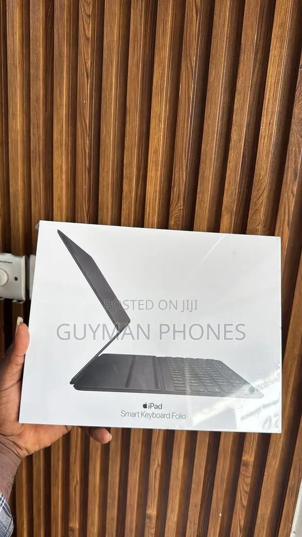 12.9” iPad Smart Keyboard Folio · Photo 1