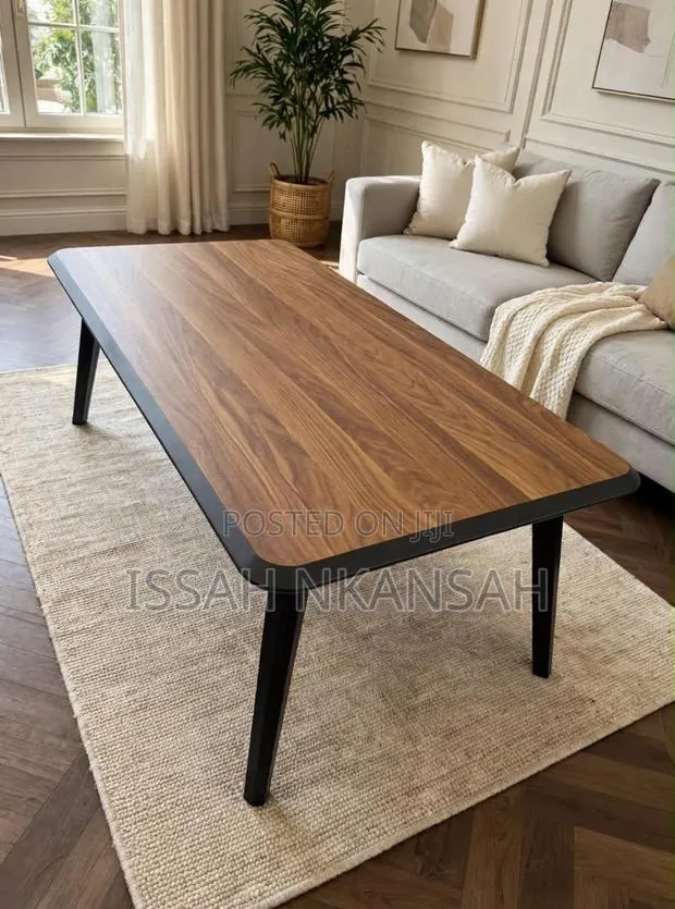 Walnut Top Table · Photo 1