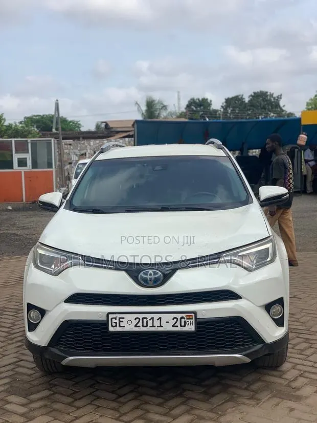 Toyota RAV4 SE 4dr SUV (2.5L 4cyl 6A) 2018 White · Photo 1