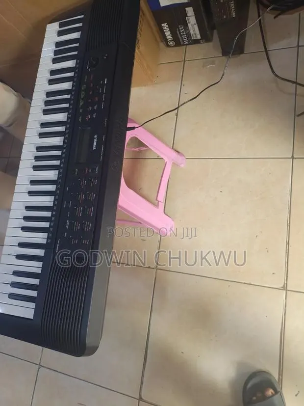 Yamaha PSR-E283 Keyboard · Photo 1