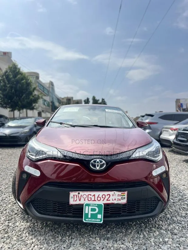 Toyota C-HR XLE FWD 2019 Red · Photo 1
