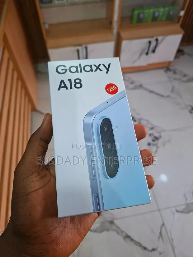 New Samsung Galaxy A18 128 GB White · Photo 1