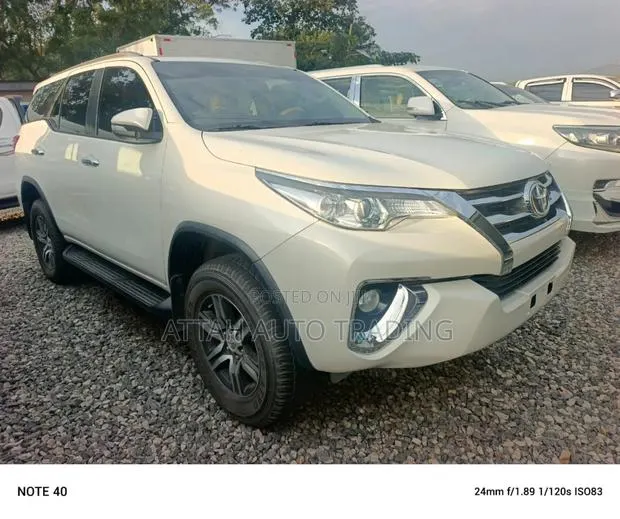 Toyota Fortuner 2017 White · Photo 1
