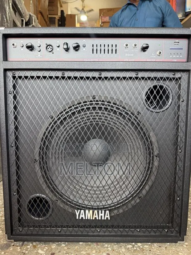 Yamaha Bs400 15inches Bass Guitar Combo · Photo 1
