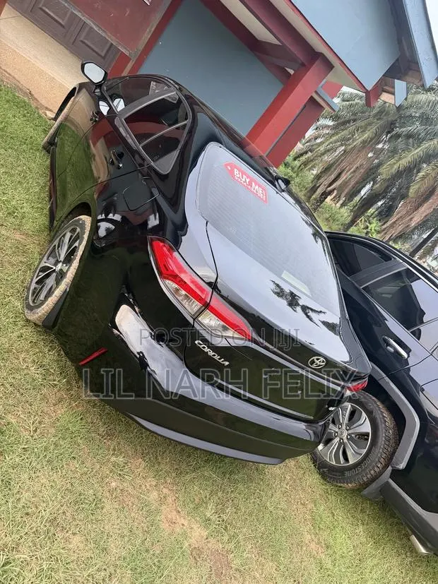 Toyota Corolla LE 2022 Black · Photo 1