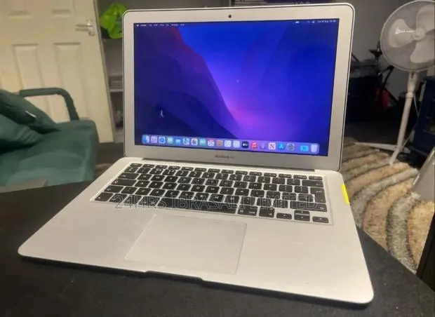 Laptop Apple MacBook Air 8GB Intel Core i5 SSD 128GB · Photo 1