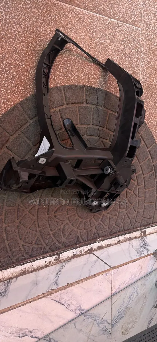 Dodge Ram Headlight Seat · Photo 1