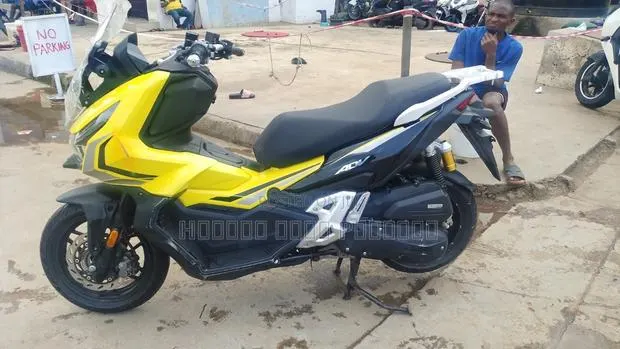 Honda 2025 Yellow · Photo 1