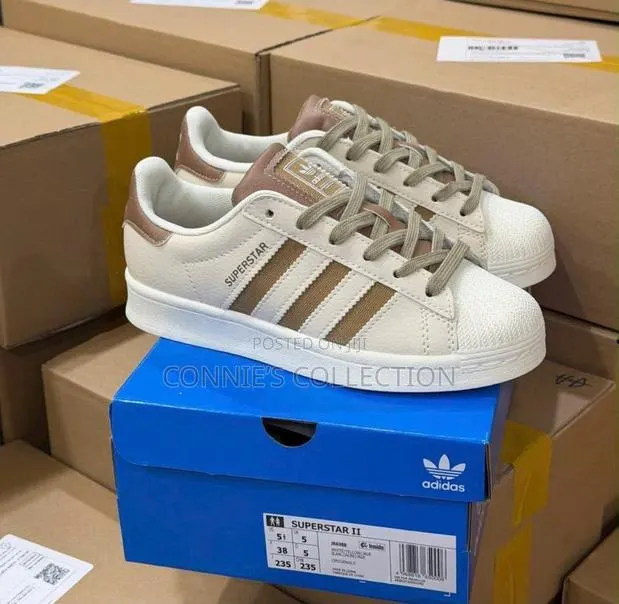 Adidas Superstar II in a White and Bronze-Brown · Photo 1