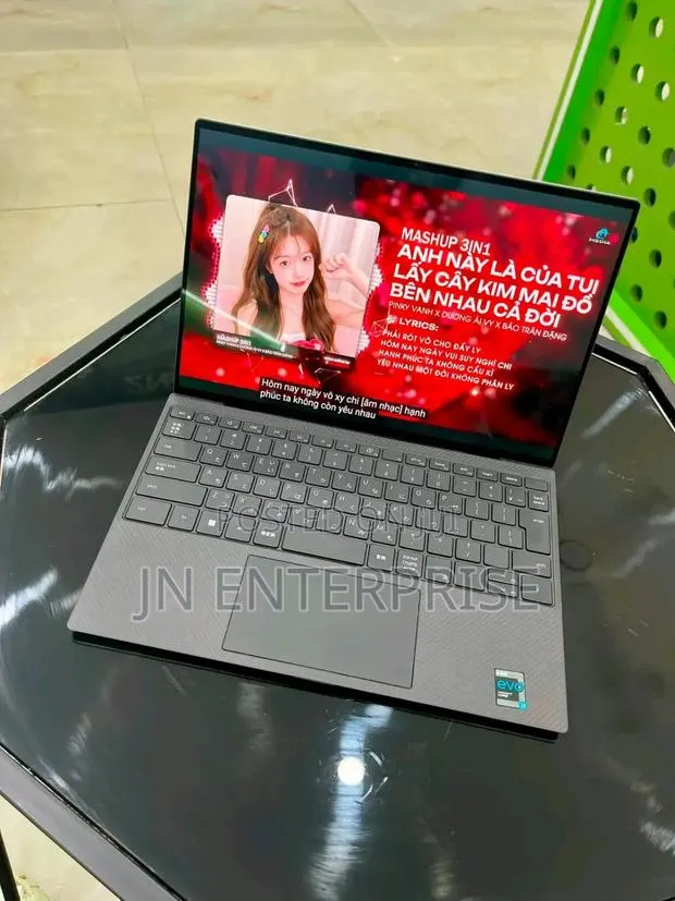 New Laptop Dell XPS 13 32GB Intel Core i7 SSD 1T · Photo 1