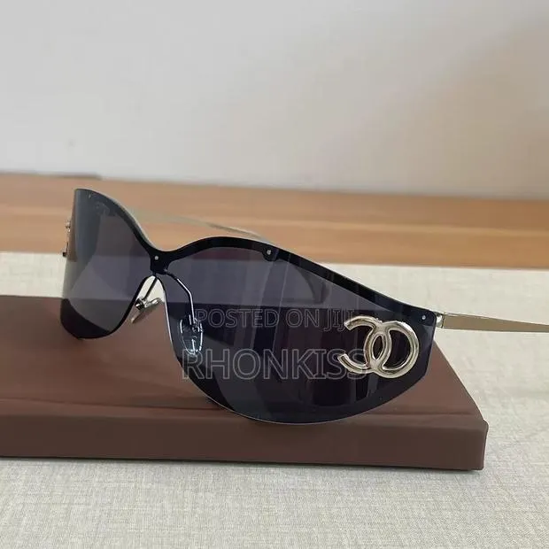 Sunglasses · Photo 1