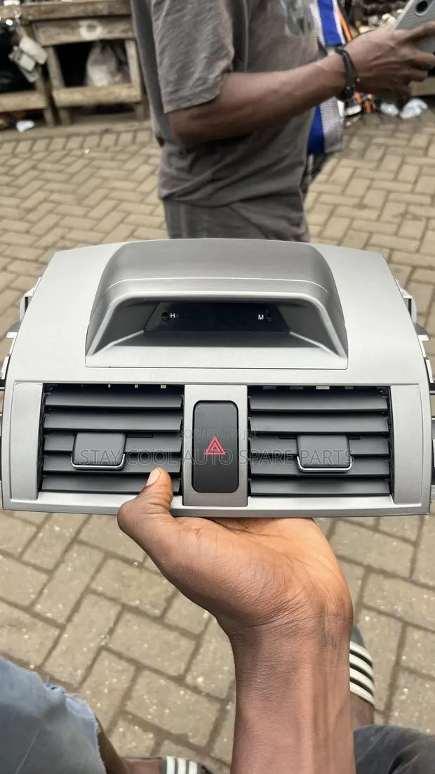 Toyota Corolla AC Vent With Clock(09-12) · Photo 1