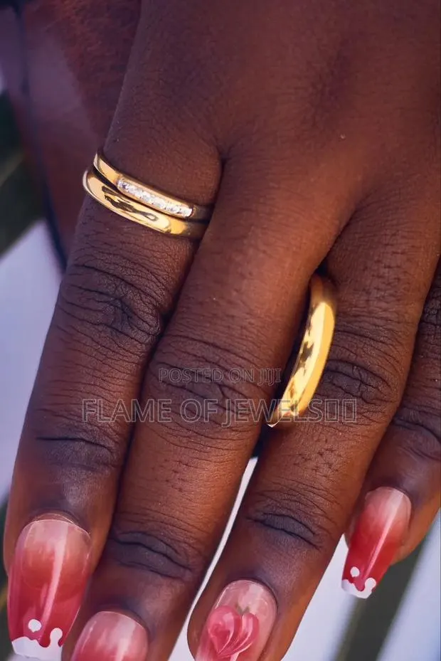 Engagement and Wedding Rings No Fade · Photo 1