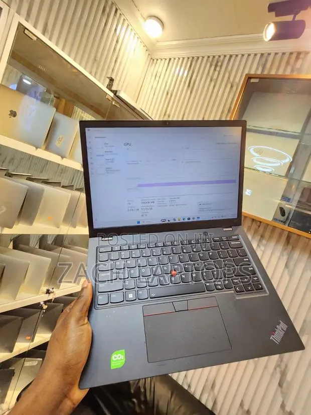Laptop Lenovo ThinkPad 13 16GB AMD Ryzen 7 SSD 256GB · Photo 1