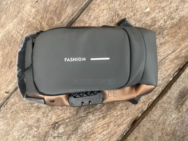 Crossbody Bag · Photo 1