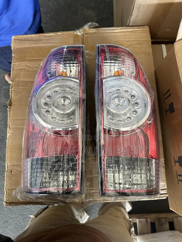Toyota Tacoma 2012 2013 2014 2015 Taillight Tail Light LED · Photo 1