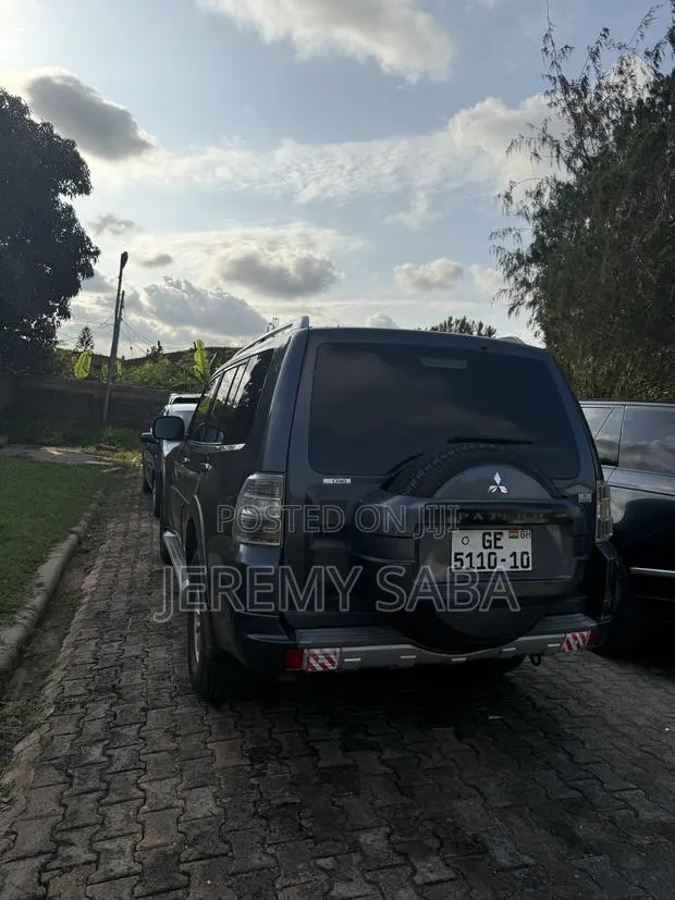 Mitsubishi Pajero 2010 Blue