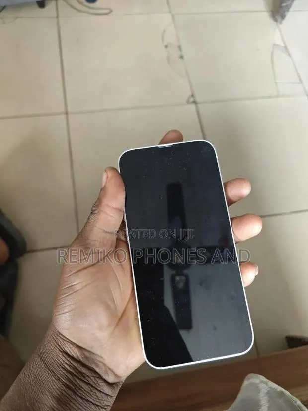 Apple iPhone 13 128 GB White · Photo 1