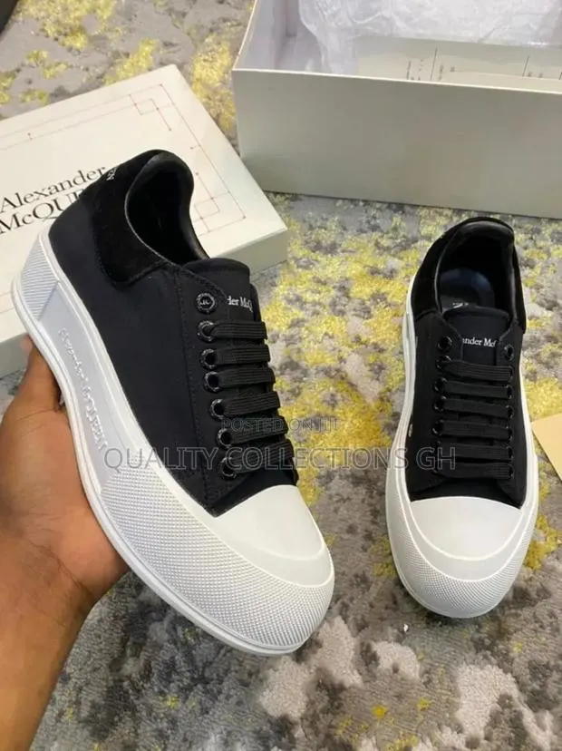McQueen Classic Black and White · Photo 1