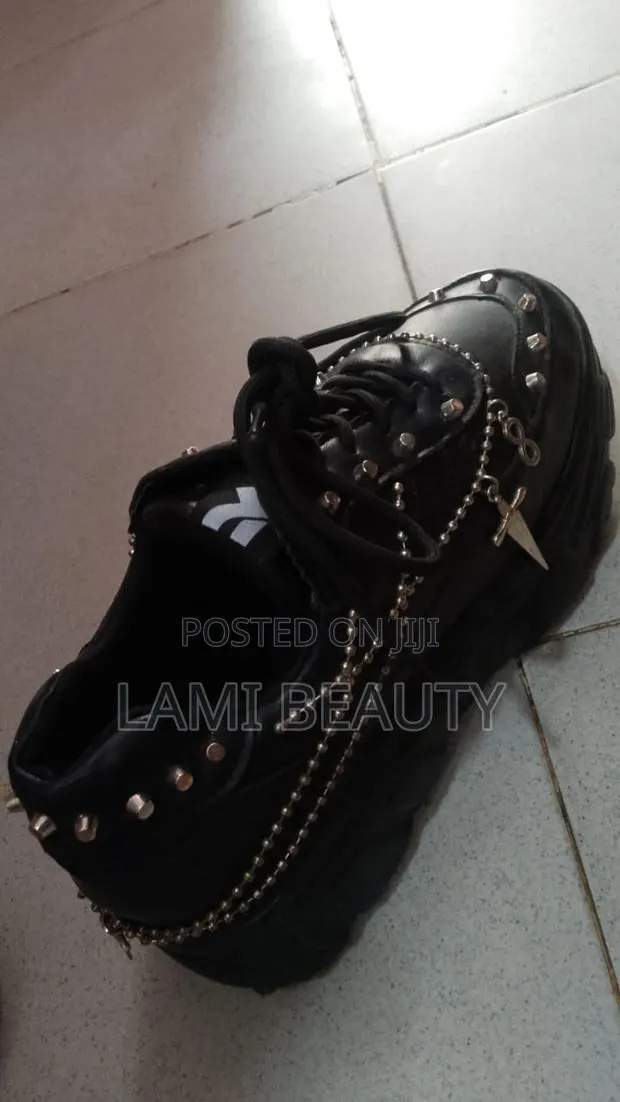 Black High Top Sneakers Size 39 · Photo 1