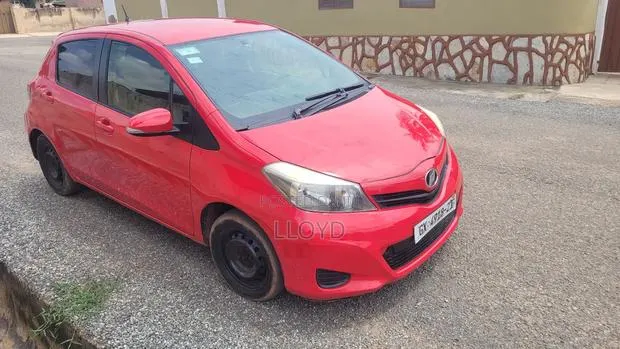 Toyota Vitz 2012 Red · Photo 1