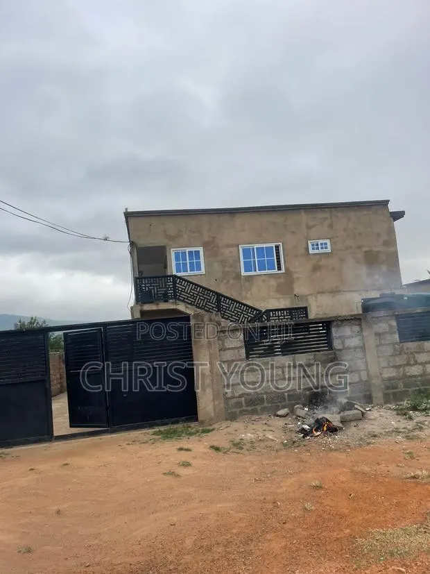 6bdrm Block of Flats in Accra Metropolitan for sale · Photo 1
