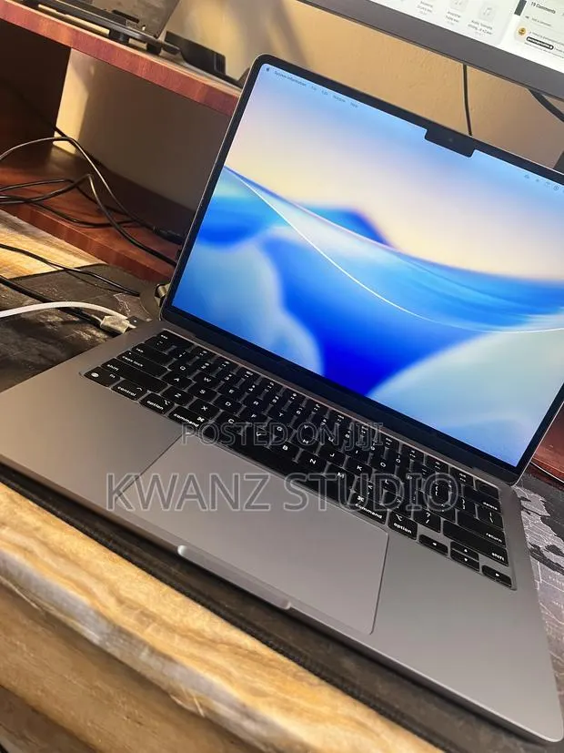 Laptop Apple MacBook Air 2022 M2 8GB Apple M2 SSD 512GB · Photo 1