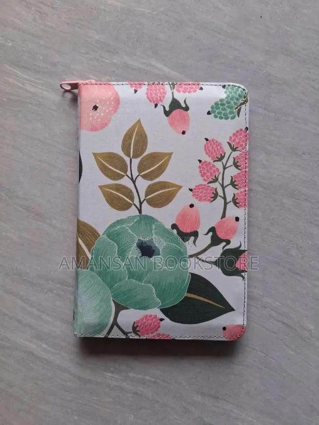 NLT Compact Zipper Bible (Tyndale) · Photo 1