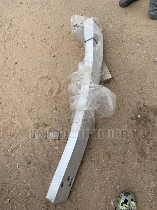 Toyota Highlander 2014-2019 Front Re-Enforcement Bar · Photo 1
