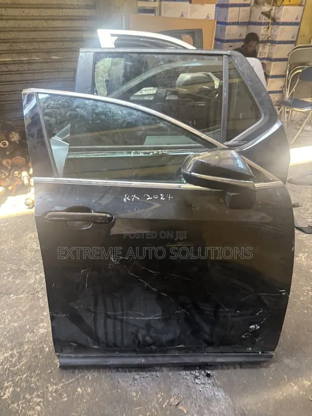 Lexus RX350 2025 Door · Photo 1