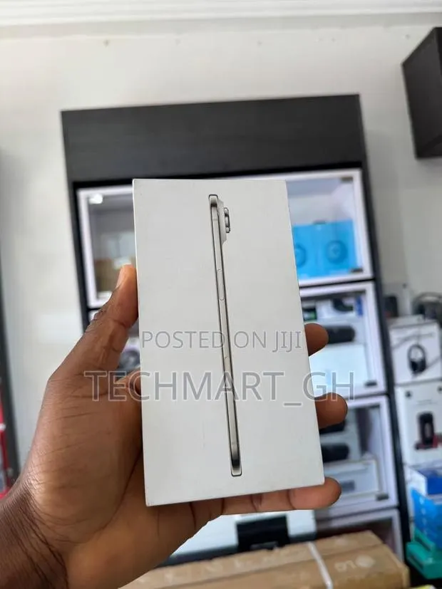 New Apple iPhone Air 256 GB Silver · Photo 1