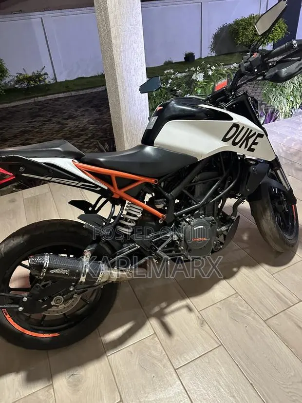 New KTM Duke 125 2020 White · Photo 1