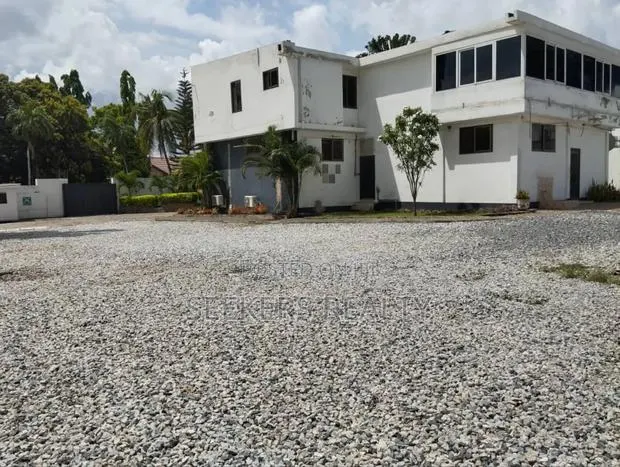 6-Bedroom House for Rent at Airport Residential Area · Photo 1